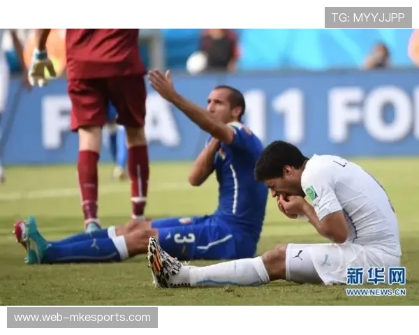 足球明星因伤离场瞬间生动记录 展现竞技场上痛与坚持的真实面貌