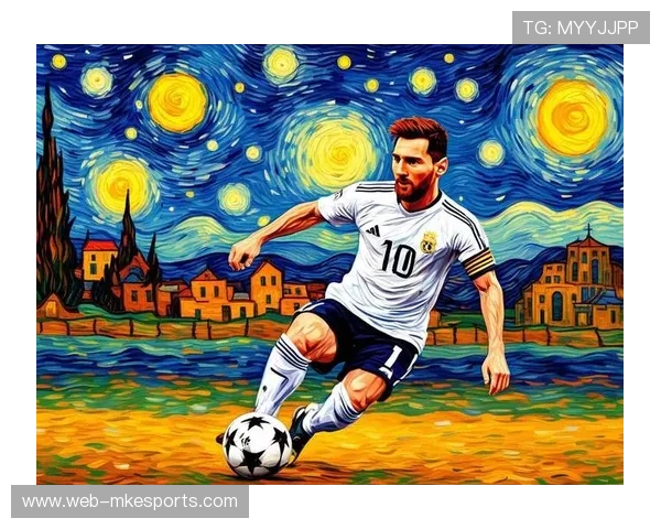 足球球员模仿NBA球星经典动作提升技巧 展现跨界运动魅力