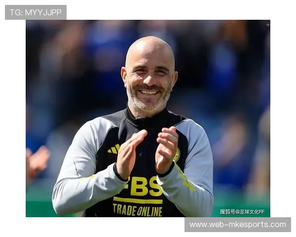 足球球星精彩瞬间聚焦灵巧接球展现非凡技术魅力